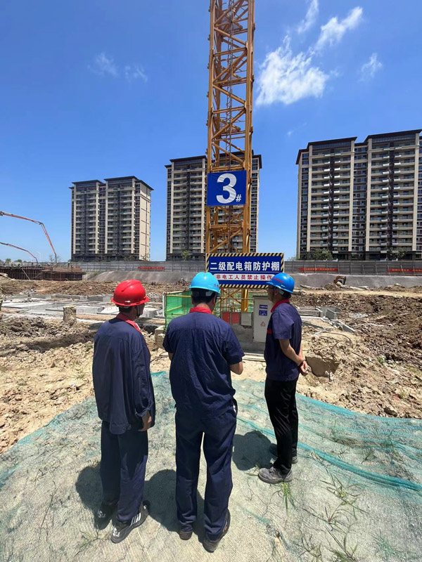 公司开展塔吊专项检查